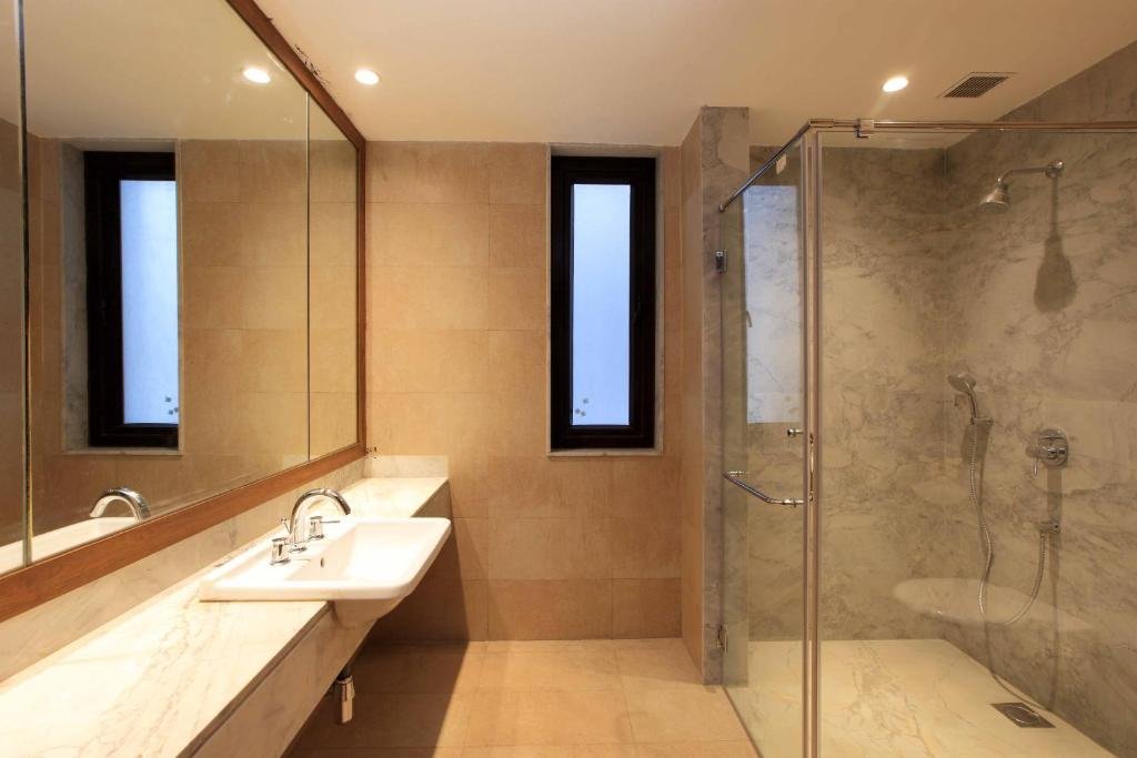 Executive Suite - View 2